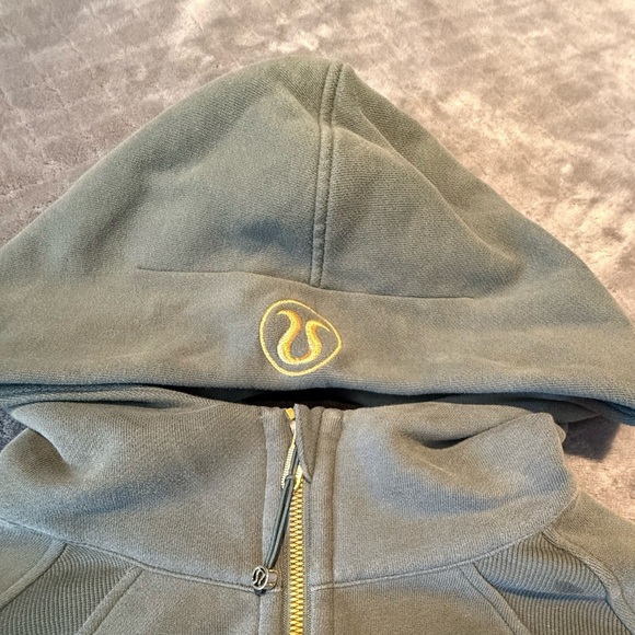 Lululemon green crop scuba hoodie -size m/l - Picture 4 of 4